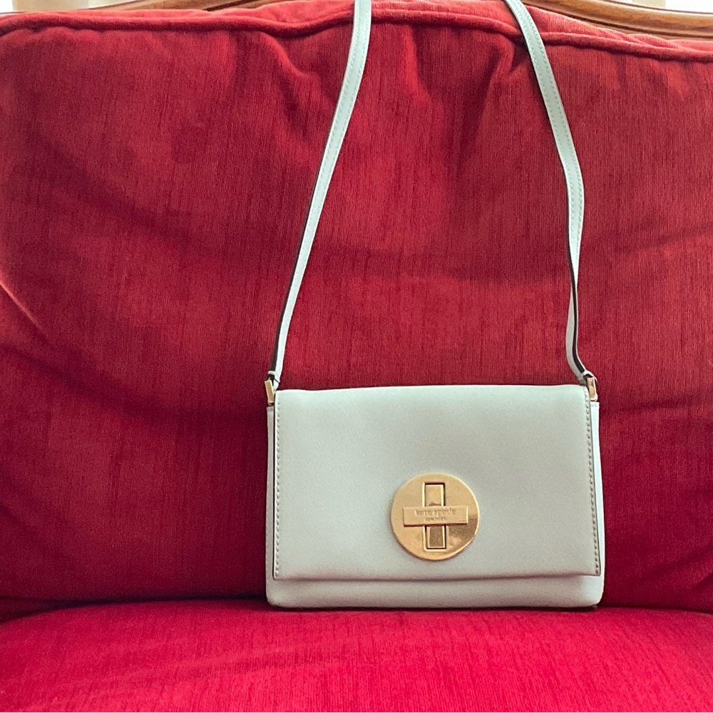 Kate spade crossbody bag in sky Blue with a cross lock